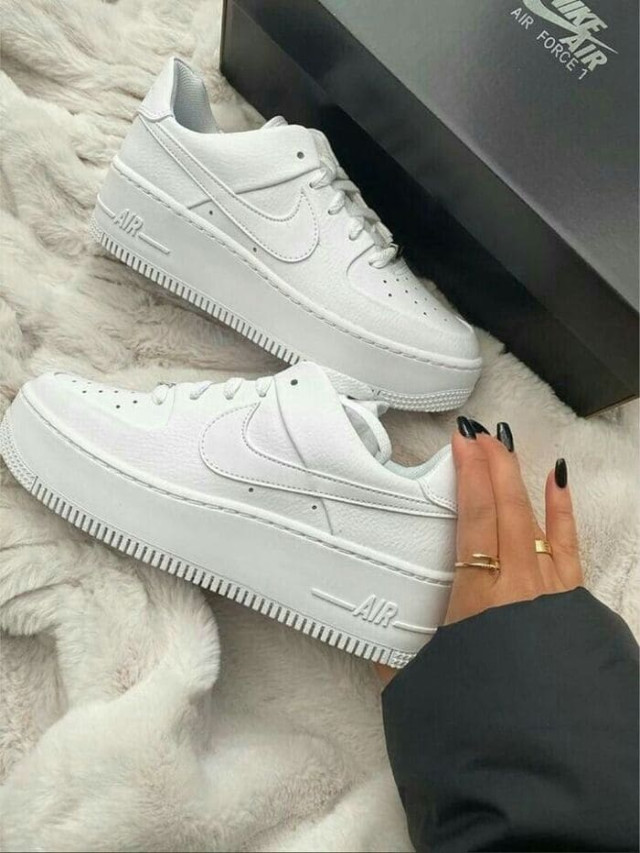 22 mẫu giày hot nhất hiện nay, sneaker nam và nữ đẹp 2022