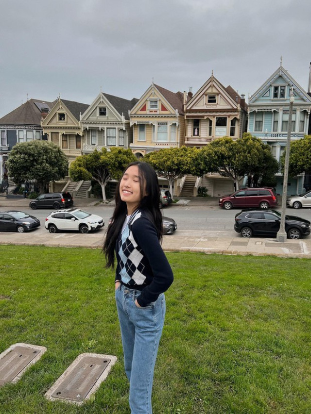 "Tiểu thư YouTuber" Jenny Huỳnh có style mùa hè đỉnh lắm nha: Phóng khoáng kiểu teen Mỹ hay ngoan hiền gái Việt đều cân hết