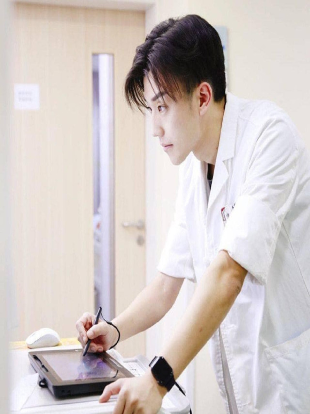 Bác sĩ đẹp trai nhất Trung Quốc nổi tiếng ngang tài tử showbiz, từng phải "kêu cứu" vì ngoại hình quá hoàn hảo
